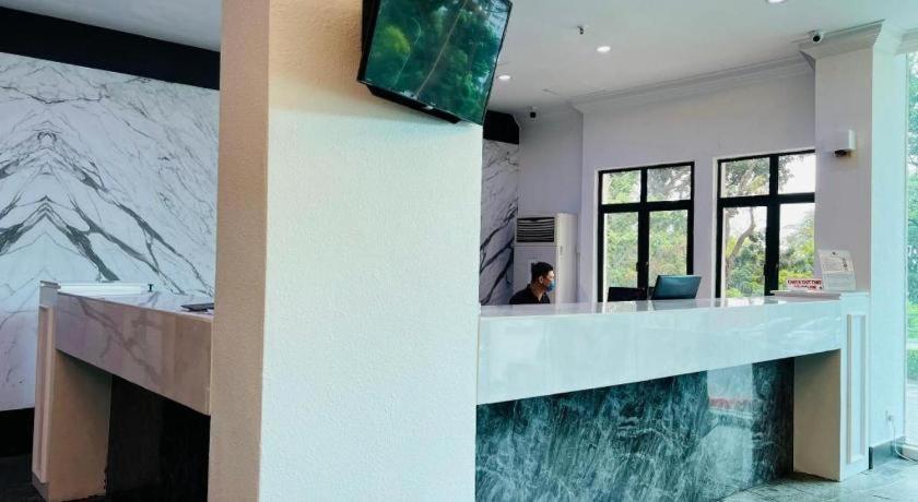 Stallions Suites Penang Jelutong Exterior foto