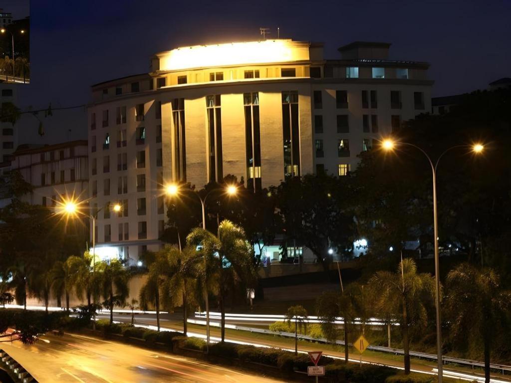 Stallions Suite Penang Jelutong Exterior foto